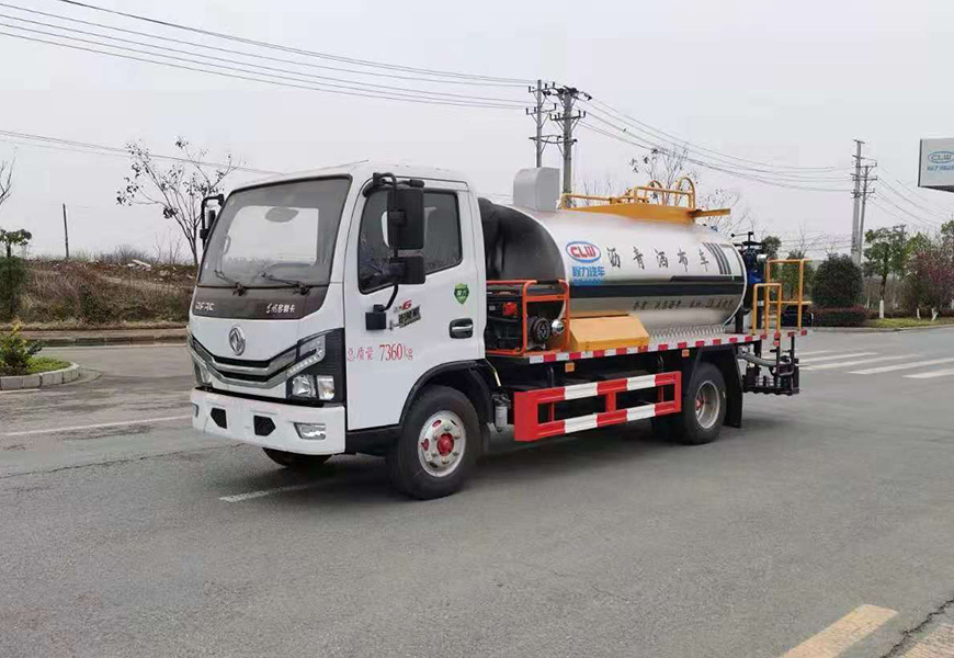 国六东风多利卡4吨沥青洒布车