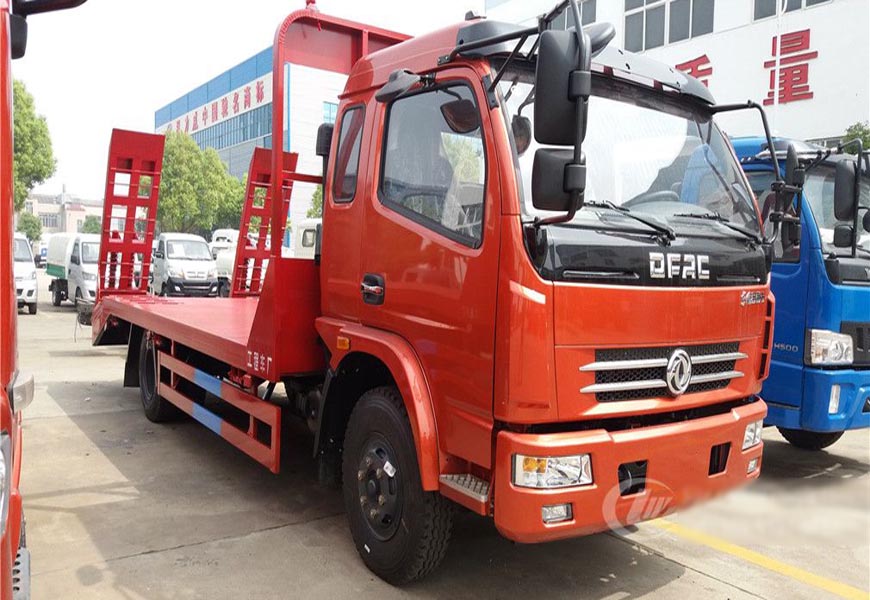 东风福瑞卡蓝牌平板车运输车（60-80型号挖机）